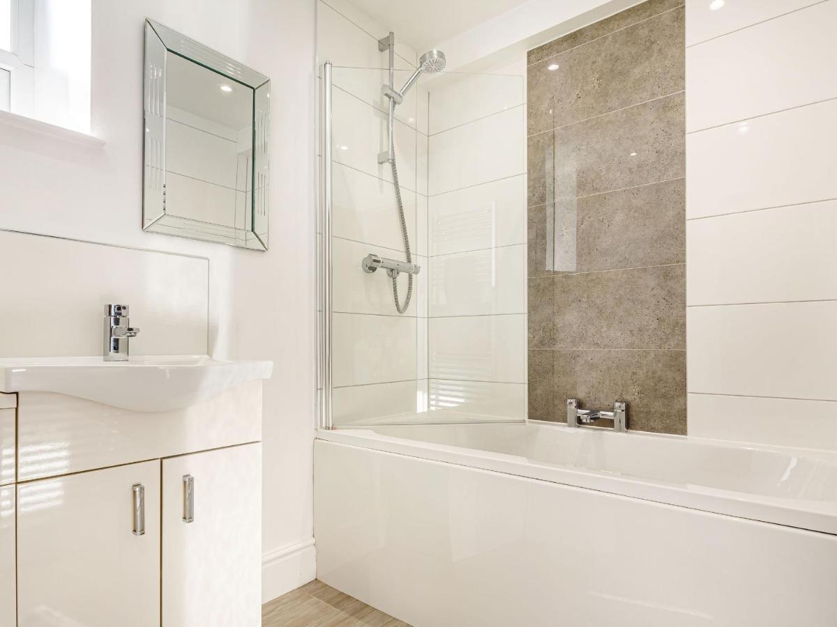 Menai View Villa Llanfairpwllgwyngyll Екстериор снимка